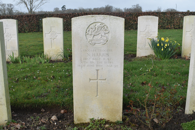 Photo of the grave of Trooper N. Harris