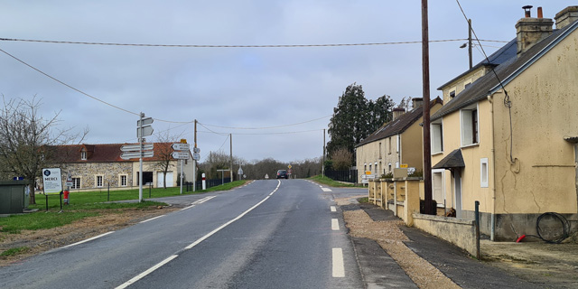 Modern photo of Le Belle Epine crossroads (March 2023)